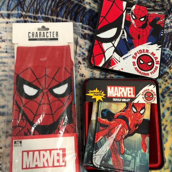 MARVEL SPIDERMAN BILLFOLD/WALLET WITH COLLECTORS TIN, SPIDERMAN CHARACTER SOCKS - Picture 2 of 7